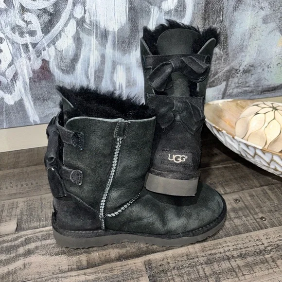 UGG Women's Bailey Bow II boots SZ 5 - Picture 5 of 6